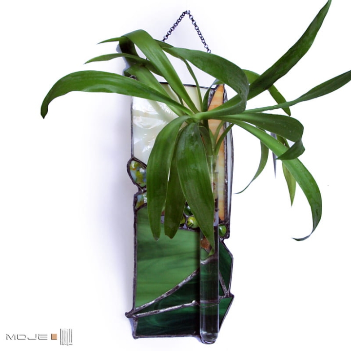 zielony zakątek, wiszący wazonik, witrażowy dekor, zielone szkło, niepowtarzalny prezent