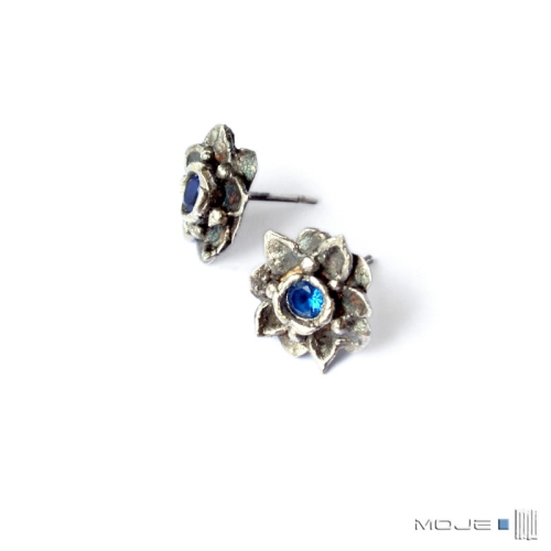 floralki-szafirowe-srebrne-kwiatuszki-kolczyki-sztyfty-srebro-cyrkonia-art-clay