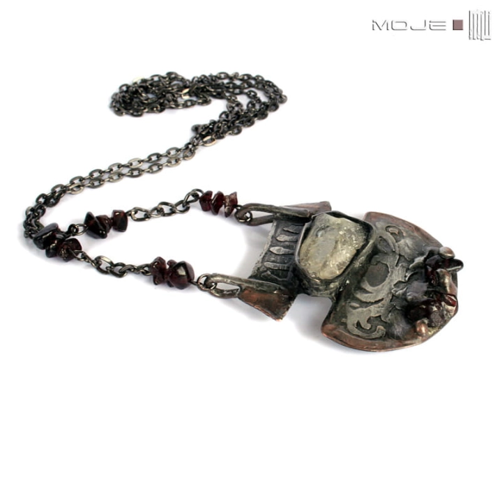 Cytrynowe-wrota-wisior-z-miedzi-miedziana-bizuteria-surowy-cytryn-kamien-naturalny-florystyczne-rustykalny-z-cytrynem