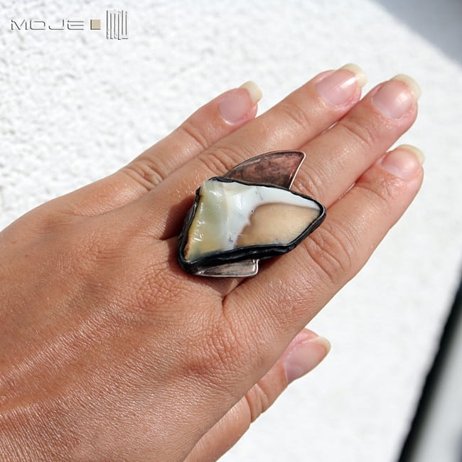 Opal jak kielich kwiatu_z Turcji,  pierścionek, pierścionek tiffany, biżuteria z miedzi, biżuteria tiffany, rękodzieło, ręcznie robiony, biżuteria autorska, opal, opal z Turcji, pierścień z kamieniem, kamień naturalny