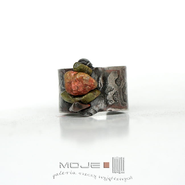 Inanna, biżuteria tiffany, biżuteria z miedzi, pierścionek z miedzi, obrączka z miedzi, biżuteria autorska, metaloplastyka, oryginalny pierścionek, pierścionek, obrączka, hand made, kamienie naturalne, unakit, trawiona miedź