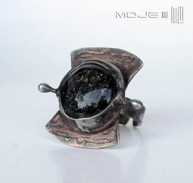 Yamiwa, pierścionek, pierścień, biżuteria fusing, szklane oczko, ręcznie robione, hand made, biżuteria autorska, trawiona miedź, miedziany pierścionek