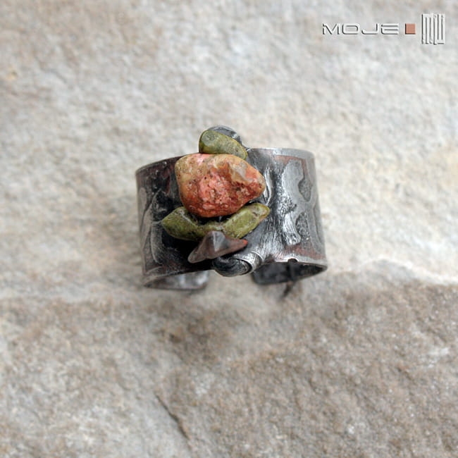 Inanna, biżuteria tiffany, biżuteria z miedzi, pierścionek z miedzi, obrączka z miedzi, biżuteria autorska, metaloplastyka, oryginalny pierścionek, pierścionek, obrączka, hand made, kamienie naturalne, unakit, trawiona miedź