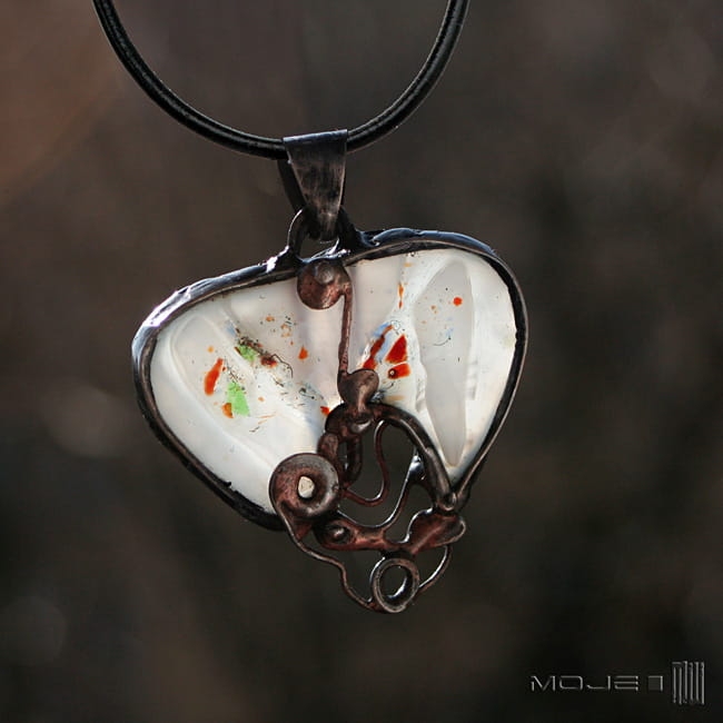Wisior dziwny, wisior szklany, wisior miedziany, wisior, metaloplastyka, hand made, rękodzieło, oryginalny prezent, biżuteria autorska, fusing, fusing szklany,