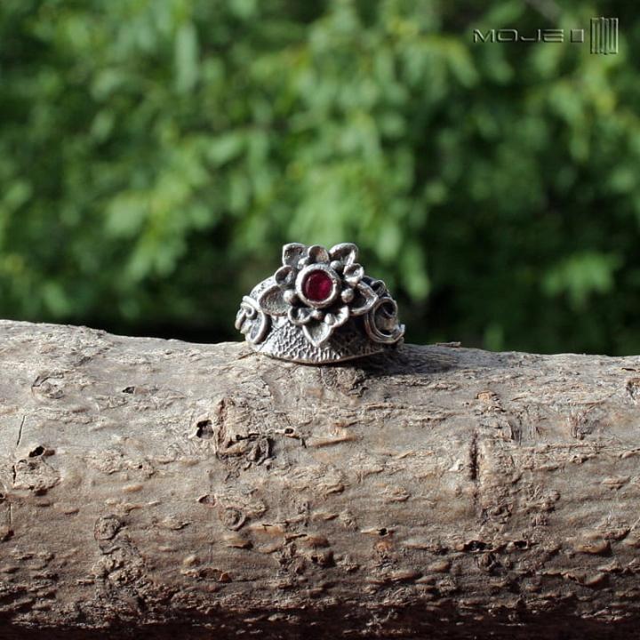 Kwiat-krolewski-srebrny-pierscionek-rozowa-cyrkonia-ze-srebra-kwiatek-art-clay-recznie-robiony