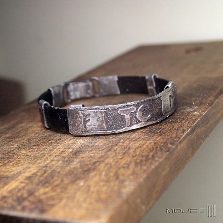 manela Fehu-Uruz, bransoleta z miedzi i skóry, męska biżuteria, runy, znaki runiczne, dla mężczyzny, pomysł na prezent