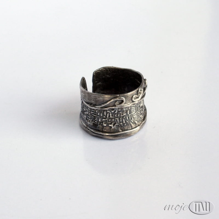 Szeroka-opowiesc-obrzączka-srebrna-ze-srebra-egipskie-hieroglify-art-clay