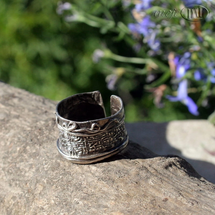 Szeroka-opowiesc-obrzączka-srebrna-ze-srebra-egipskie-hieroglify-art-clay