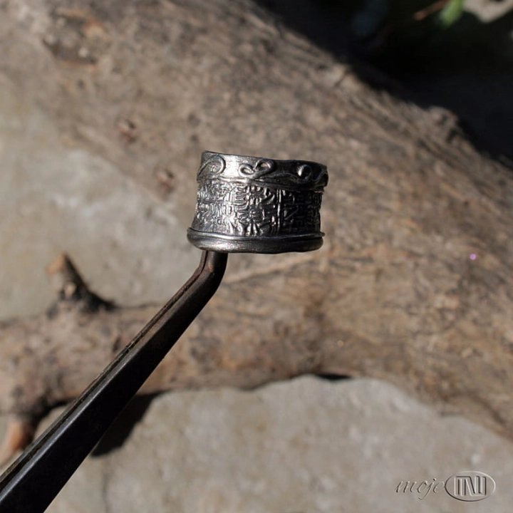 Szeroka-opowiesc-obrzączka-srebrna-ze-srebra-egipskie-hieroglify-art-clay