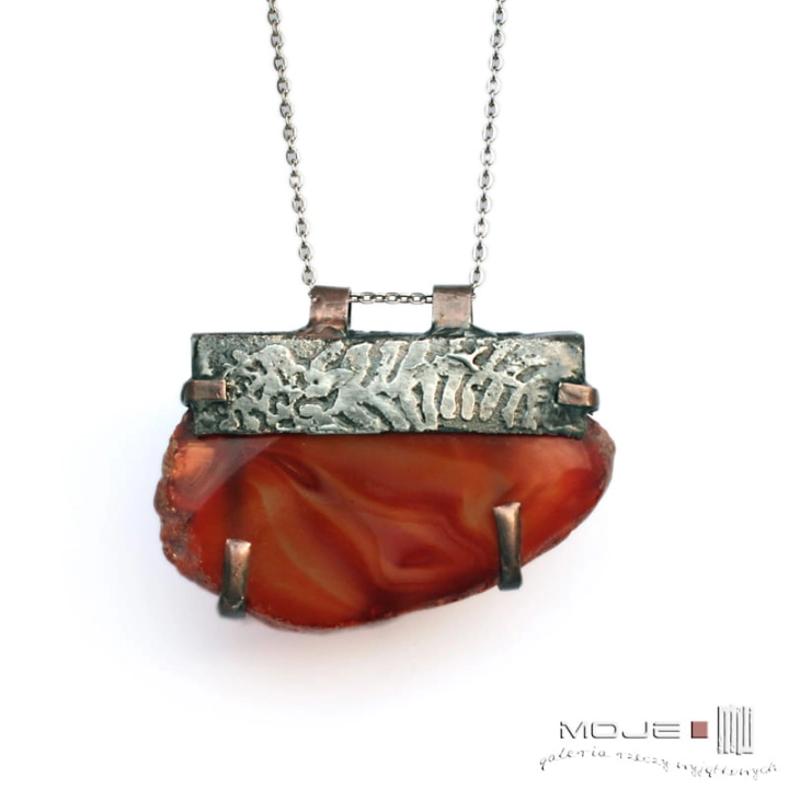 Paprotny zakątek, wisior z agatem, czarny agat, plaster agatu, miedziany wisior z agatem, biżuteria autorska, pomysł na prezent