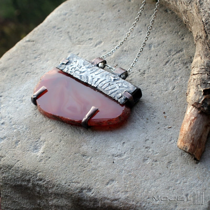 Paprotny zakątek, wisior z agatem, czarny agat, plaster agatu, miedziany wisior z agatem, biżuteria autorska, pomysł na prezent