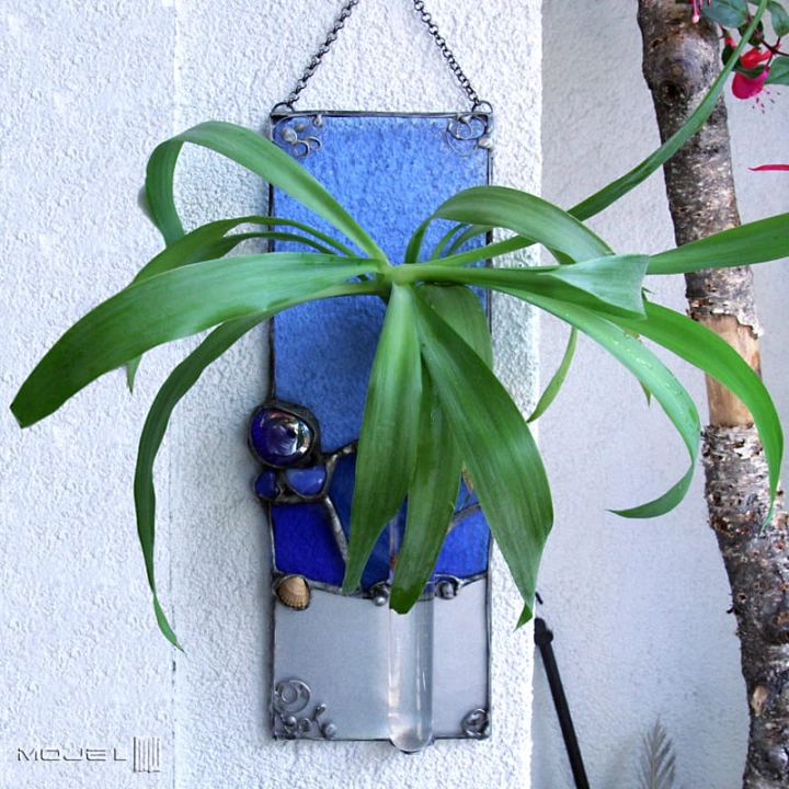 lazurowe wspomnienie, wiszący wazonik, witrażowy dekor, błękitne szkło, niepowtarzalny prezent