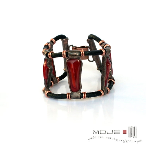 Kolisko-w-purpurze-bransoleta-szklane-kaboszony-skorzane-rzemienie-fusing-szklany-miedziana-bizuteria-autorska