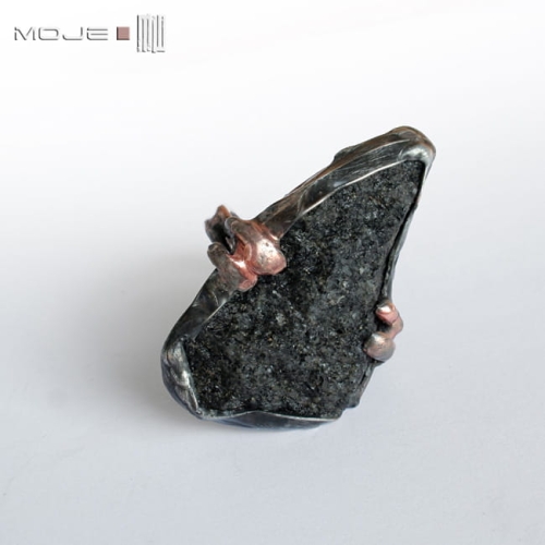 Dragon ring, pazur smoka, kamień naturalny, czarny kamień, pierścionek z kamieniem, miedziana obrączka, biżuteria autorska, hand made, ręcznie robione