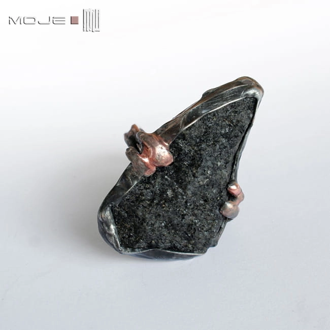 Dragon ring, pazur smoka, kamień naturalny, czarny kamień, pierścionek z kamieniem, miedziana obrączka, biżuteria autorska, hand made, ręcznie robione