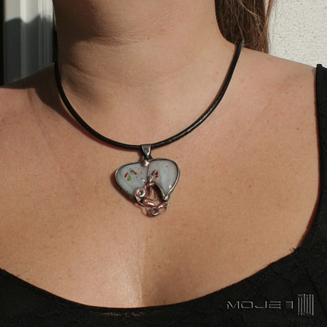 Wisior dziwny, wisior szklany, wisior miedziany, wisior, metaloplastyka, hand made, rękodzieło, oryginalny prezent, biżuteria autorska, fusing, fusing szklany,
