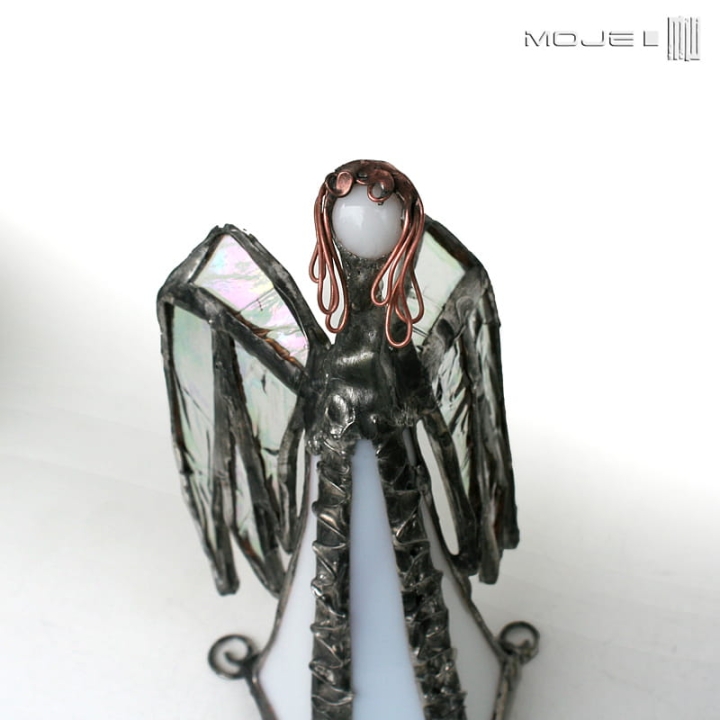 Biały anioł, witrażowy anioł, stojący dekoracyjny anioł, szkło witrażowe, komunia święta, rodzice chrzestni, prezent