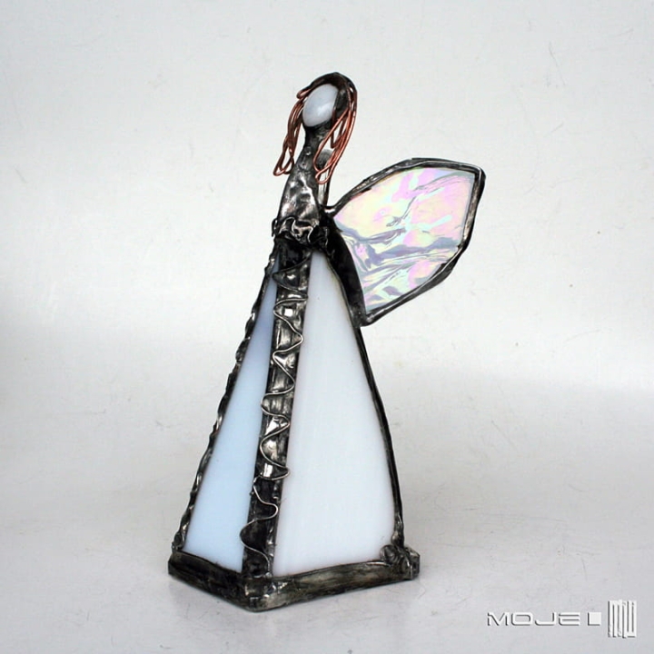 Bialy-aniol-szklany-aniol-stojacy-witrazowy-ze-szkla-dekor-prezent-fusing-szklane-kwiaty-komunia-swieta-rodzice-chrzestni