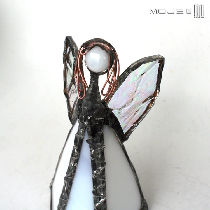 Bialy-aniol-szklany-aniol-stojacy-witrazowy-ze-szkla-dekor-prezent-fusing-szklane-kwiaty-komunia-swieta-rodzice-chrzestni