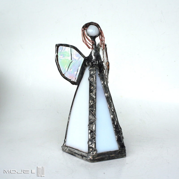 Bialy-aniol-szklany-aniol-stojacy-witrazowy-ze-szkla-dekor-prezent-fusing-szklane-kwiaty-komunia-swieta-rodzice-chrzestni