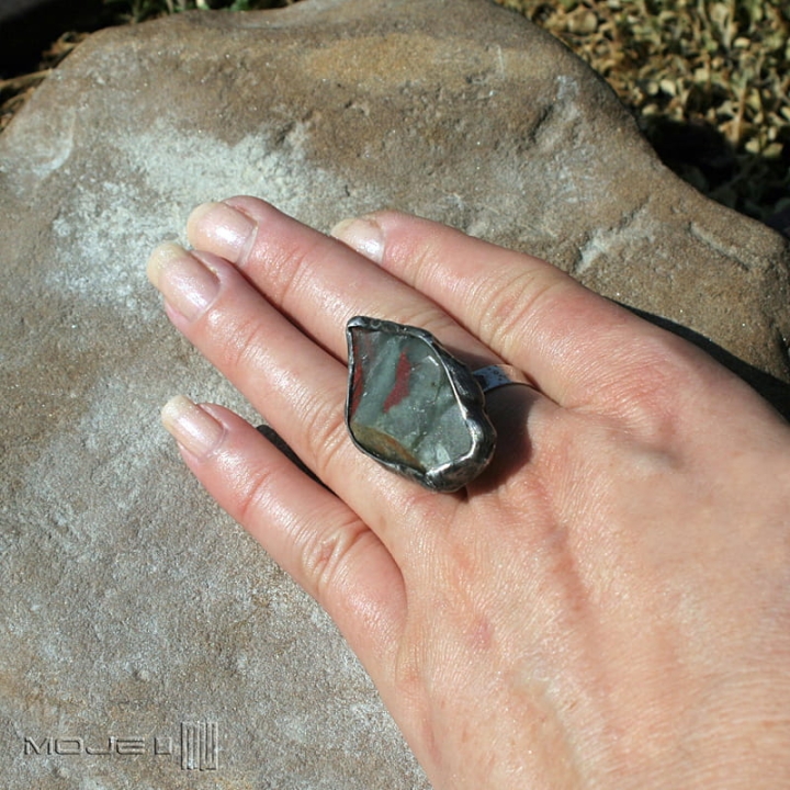 Kamienny migdał, jaspis wulkan, pierścionek z jaspisem, kamień naturalny, surowy kamień