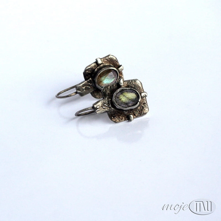 Labrakwadrat, kolczyki srebrne, ze srebra, kolczyki z labradorytem, ręcznie formowane srebro