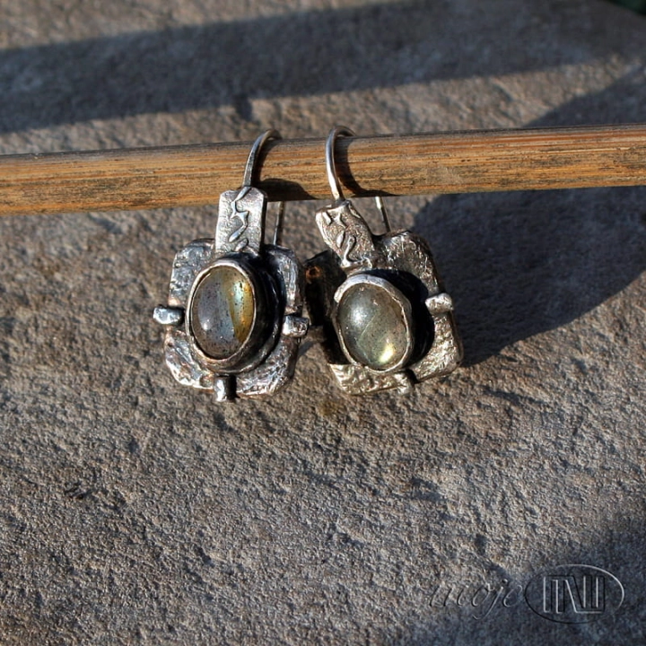 Labrakwadrat, kolczyki srebrne, ze srebra, kolczyki z labradorytem, ręcznie formowane srebro