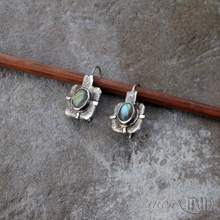 Labrakwadrat, kolczyki srebrne, ze srebra, kolczyki z labradorytem, ręcznie formowane srebro