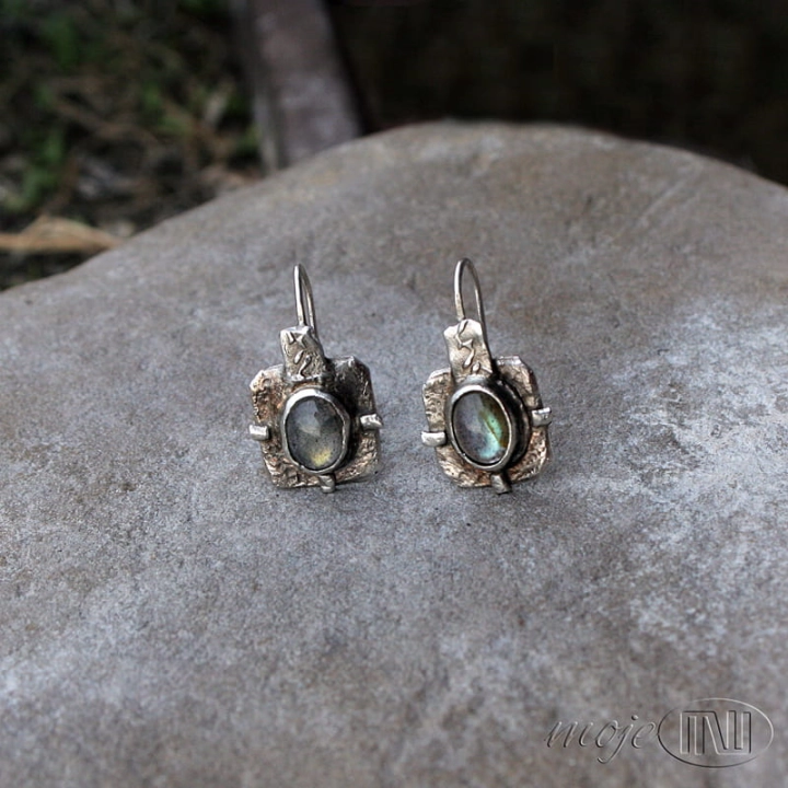 Labrakwadrat, kolczyki srebrne, ze srebra, kolczyki z labradorytem, ręcznie formowane srebro