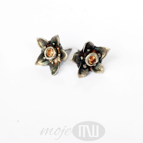 florale-szampanskie-srebrne-kwiatuszki-kolczyki-sztyfty-srebro-cyrkonia-art-clay-kwiatki