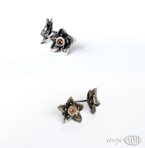 florale-szampanskie-srebrne-kwiatuszki-kolczyki-sztyfty-srebro-cyrkonia-art-clay-kwiatki