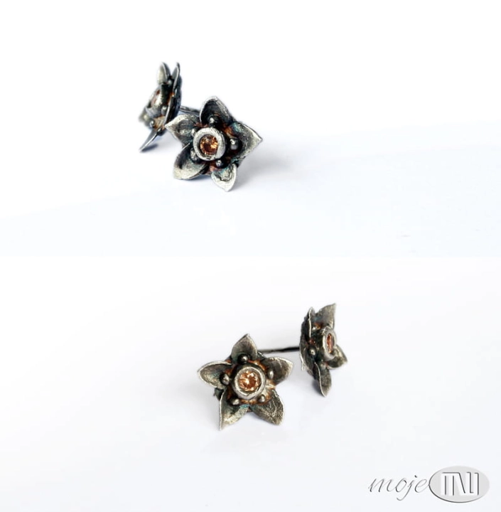 florale-szampanskie-srebrne-kwiatuszki-kolczyki-sztyfty-srebro-cyrkonia-art-clay-kwiatki