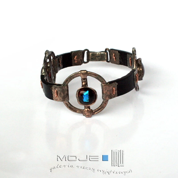trzy orbity_4263_oczko 1,3 cm_kolo ok 3cm_dl calosci 20 cm.jpg