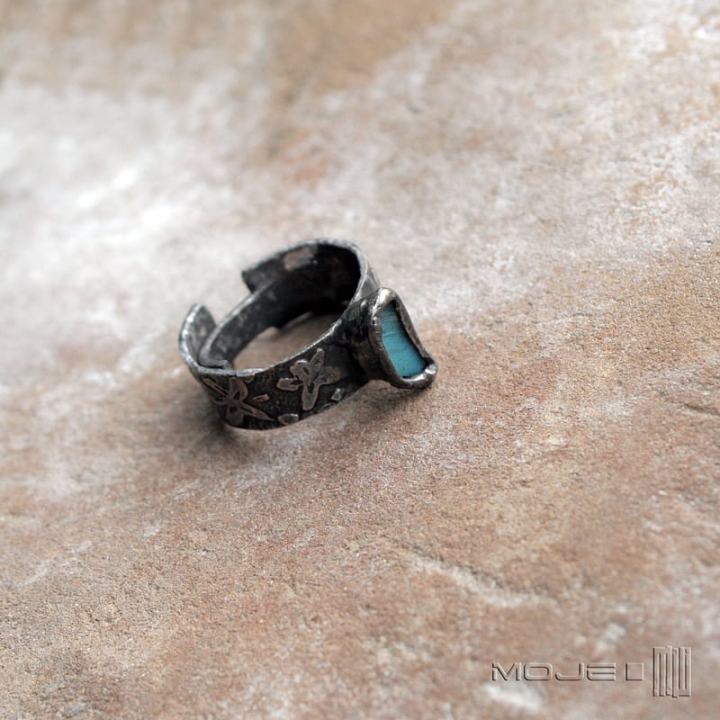 Kwietny labradoryt, miedziany pierścionek, pierścionek z labradorytem