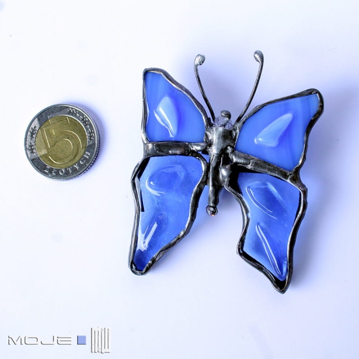 Motyl wielkoskrzydły niebieski, szklany motyl, wisior z motylem