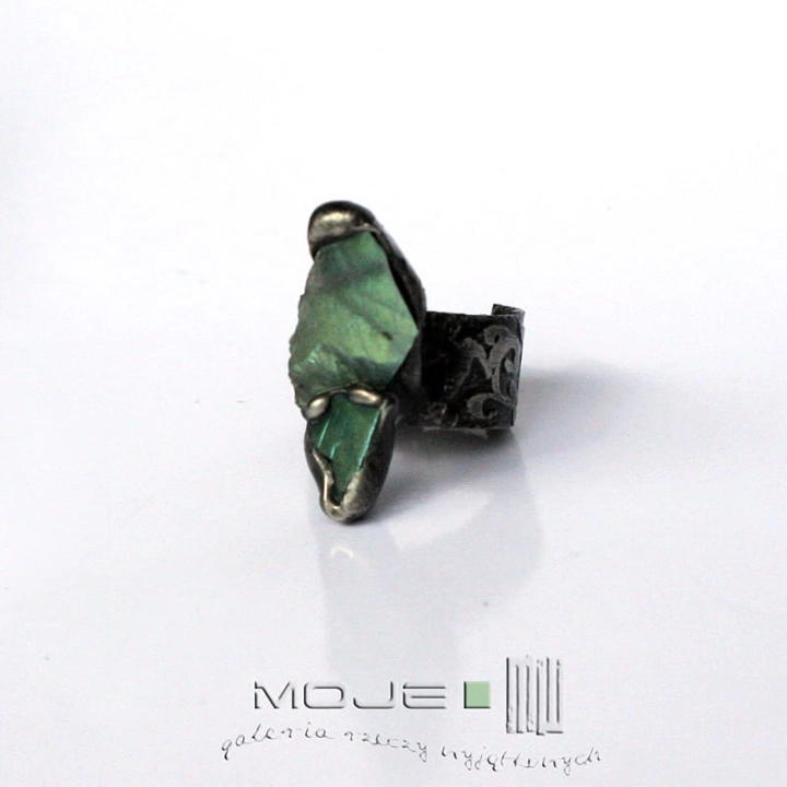 Lazurowe tąpniecie, pierścionek z labradorytem, miedziany pierścionek