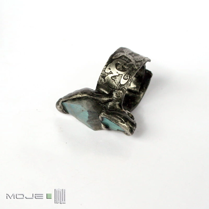 Lazurowe tąpniecie, pierścionek z labradorytem, miedziany pierścionek