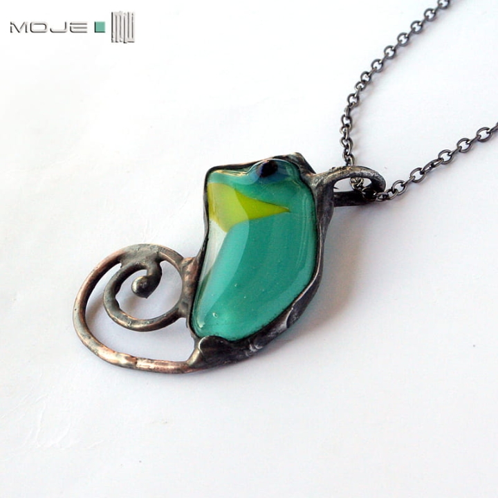 kameLEON, szklany wisior, fusing