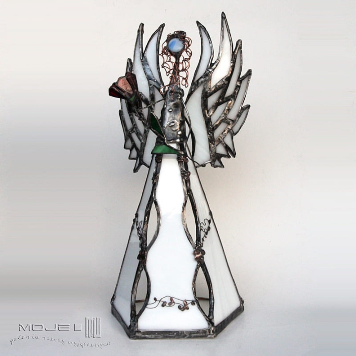 Lavemezhu, szklany stojący anioł, witrażowy