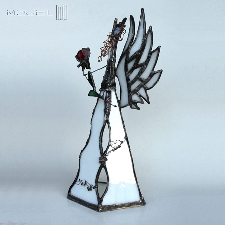 Lavemezhu, szklany stojący anioł, witrażowy