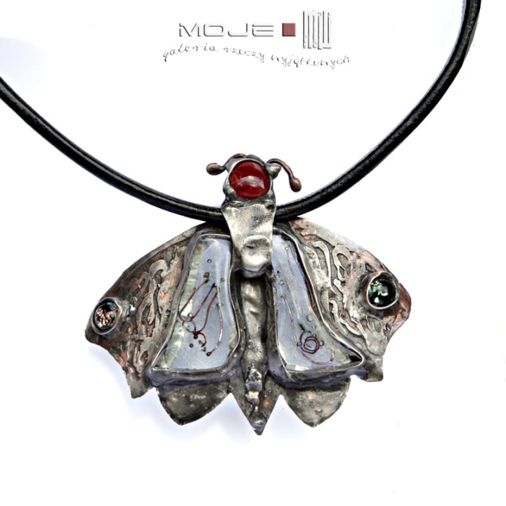 Ćma królewska, duży wisior z miedzi i szkła