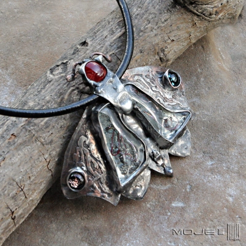 Ćma królewska, duży wisior z miedzi i szkła