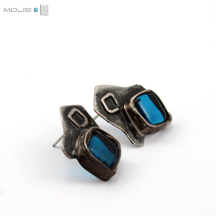 romby mocno lazurowe, ńczowe, szklane kolczyki, kolczyki tiffany, biżuteria z miedzi, kolczyki z miedzi, biżuteria tiffany, rękodzieło, ręcznie robione, biżuteria autorska, szkło, niebieskie, błękitne, turkusowe, handmade, fusing