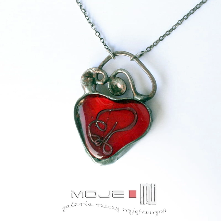 Czerwone serce z tajemnicą, szklane serce, wisior