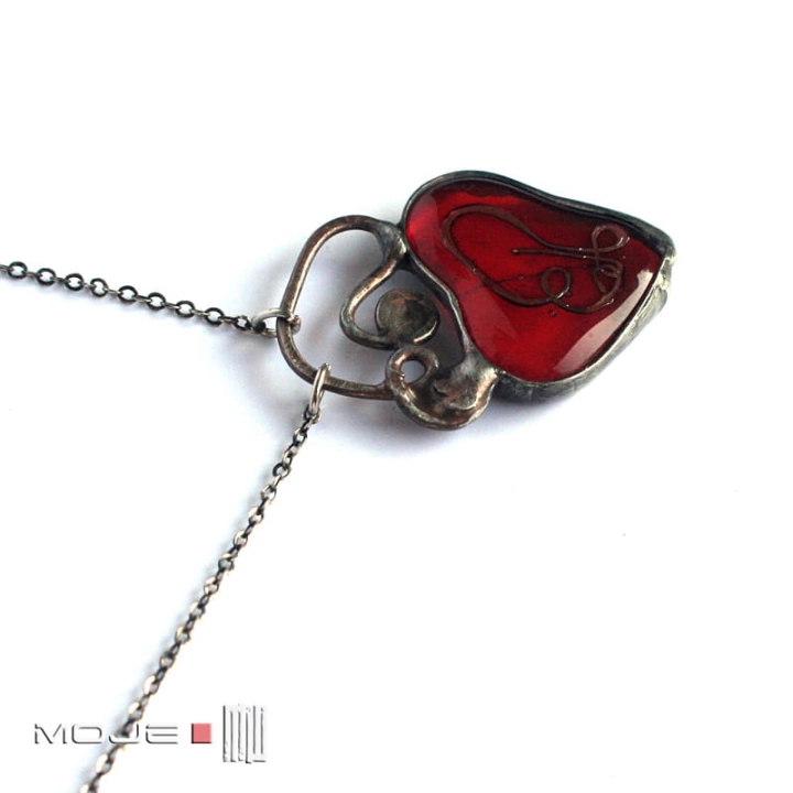 Czerwone serce z tajemnicą, szklane serce, wisior