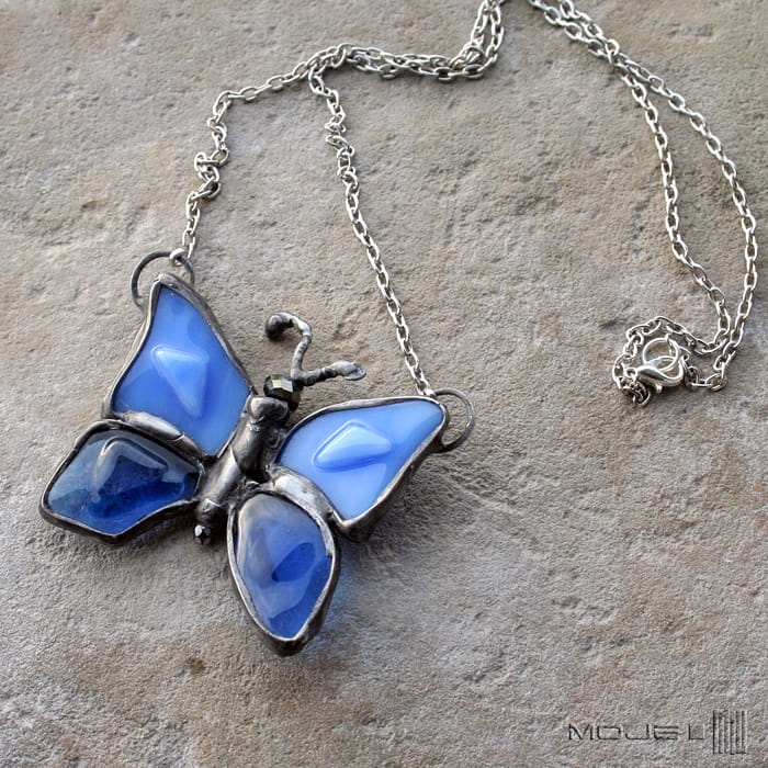 Niebieski motyl, wisior ze szkła, biżuteria Tiffany, fusing szklany, topione szkło, motyl, biżuteria autorska, szklany motyl, prezent