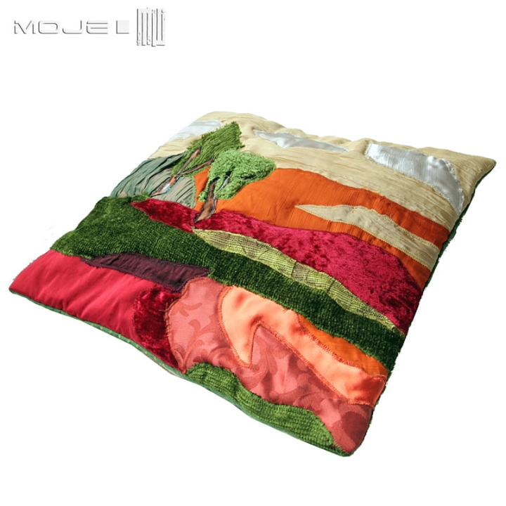 Spacer-w-cieply-dzien-poszewka-dekoracyjna-patchwork-szycie-rozne-materiały-tkanina-na-poduszke