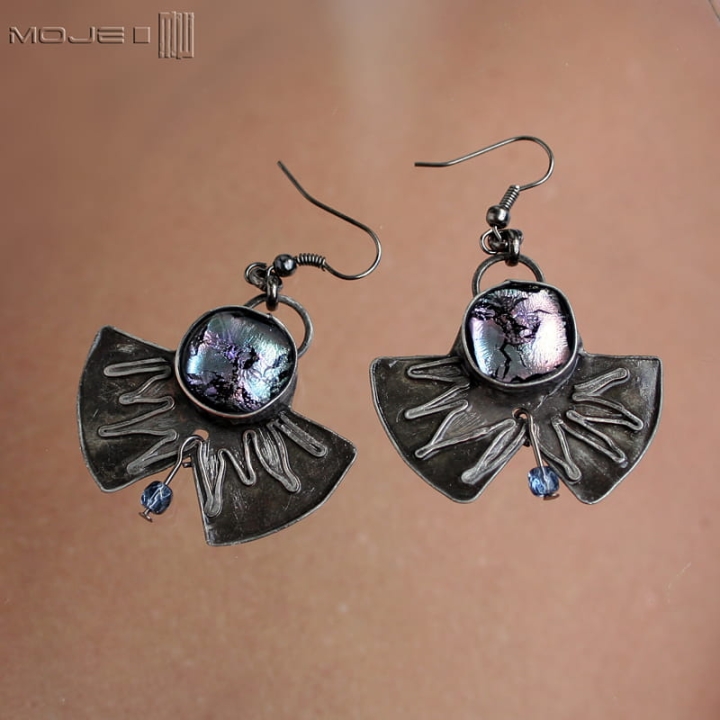 Zausznice Izydy II, kolczyki Tiffany, miedziane kolczyki, egipskie inspiracje, fusing szklany, fioletowe szkło, szkło dichroiczne, biżuteria autorska