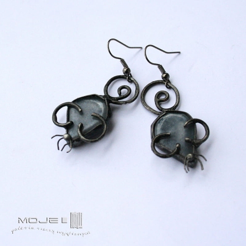 Szare-myszki-myszki-przejrzystozielone-szklane-kolczyki-wiszace-ze-szkla-miedziane-do-uszu