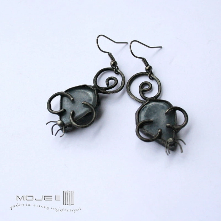 Szare-myszki-myszki-przejrzystozielone-szklane-kolczyki-wiszace-ze-szkla-miedziane-do-uszu